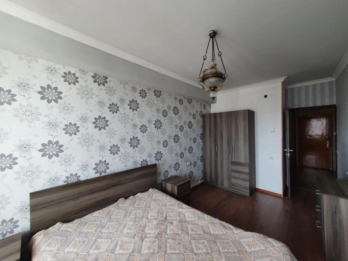 Apartment In Yerevan On Amiryan Street Bagian luar foto